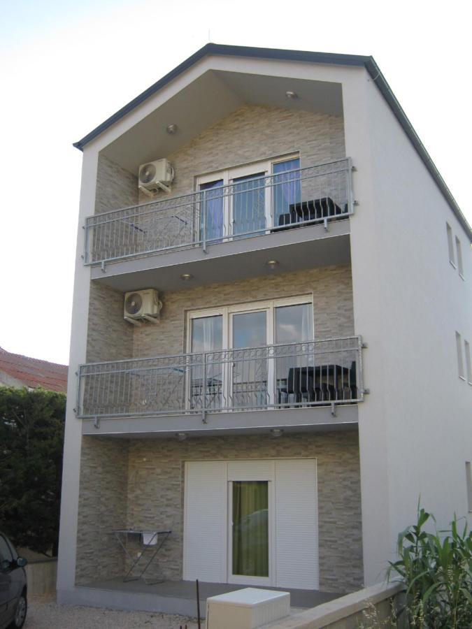 Apartmani Rebecca Vir Exterior foto