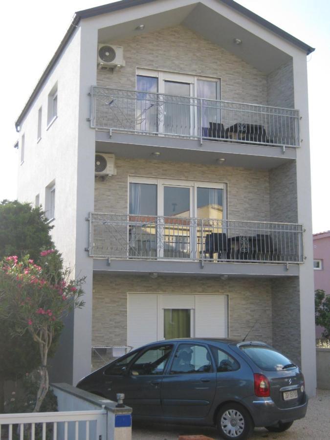 Apartmani Rebecca Vir Exterior foto