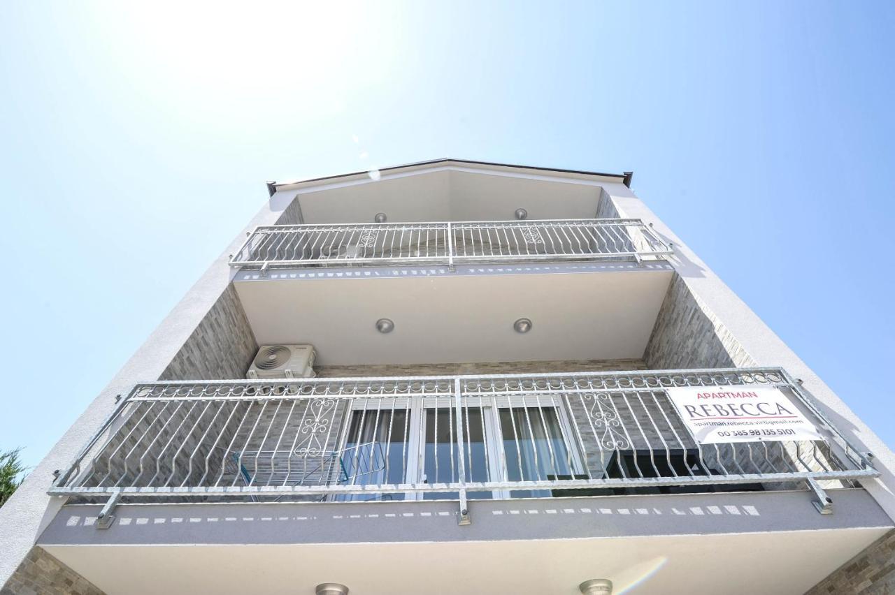 Apartmani Rebecca Vir Exterior foto