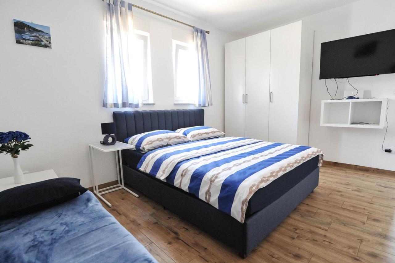 Apartmani Rebecca Vir Exterior foto