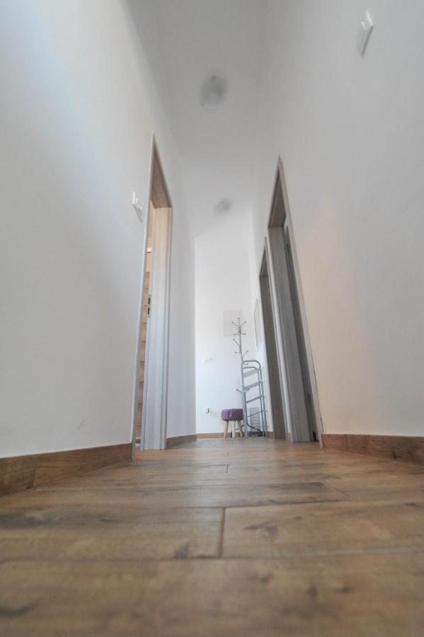 Apartmani Rebecca Vir Exterior foto