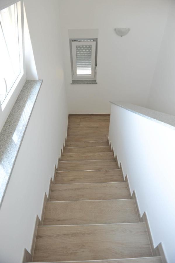 Apartmani Rebecca Vir Exterior foto