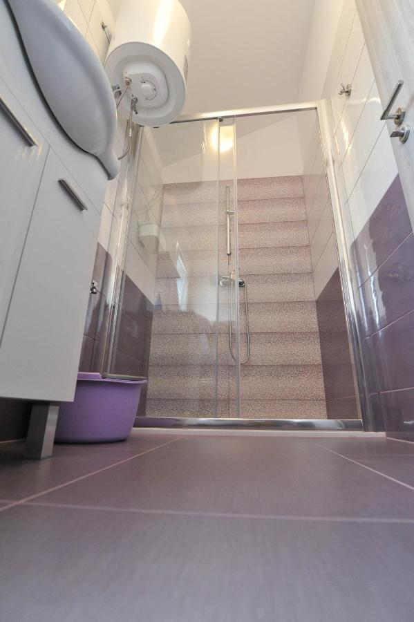 Apartmani Rebecca Vir Exterior foto